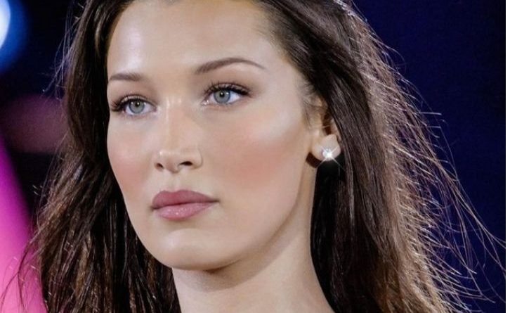 رژگونه‌های کرمی و هلویی: جلوه‌ای طبیعی و درخشان به سبک Bella Hadid