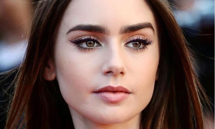 ابروهای پرپشت و برس‌خورده: رمز ظرافت طبیعی به سبک Lily Collins